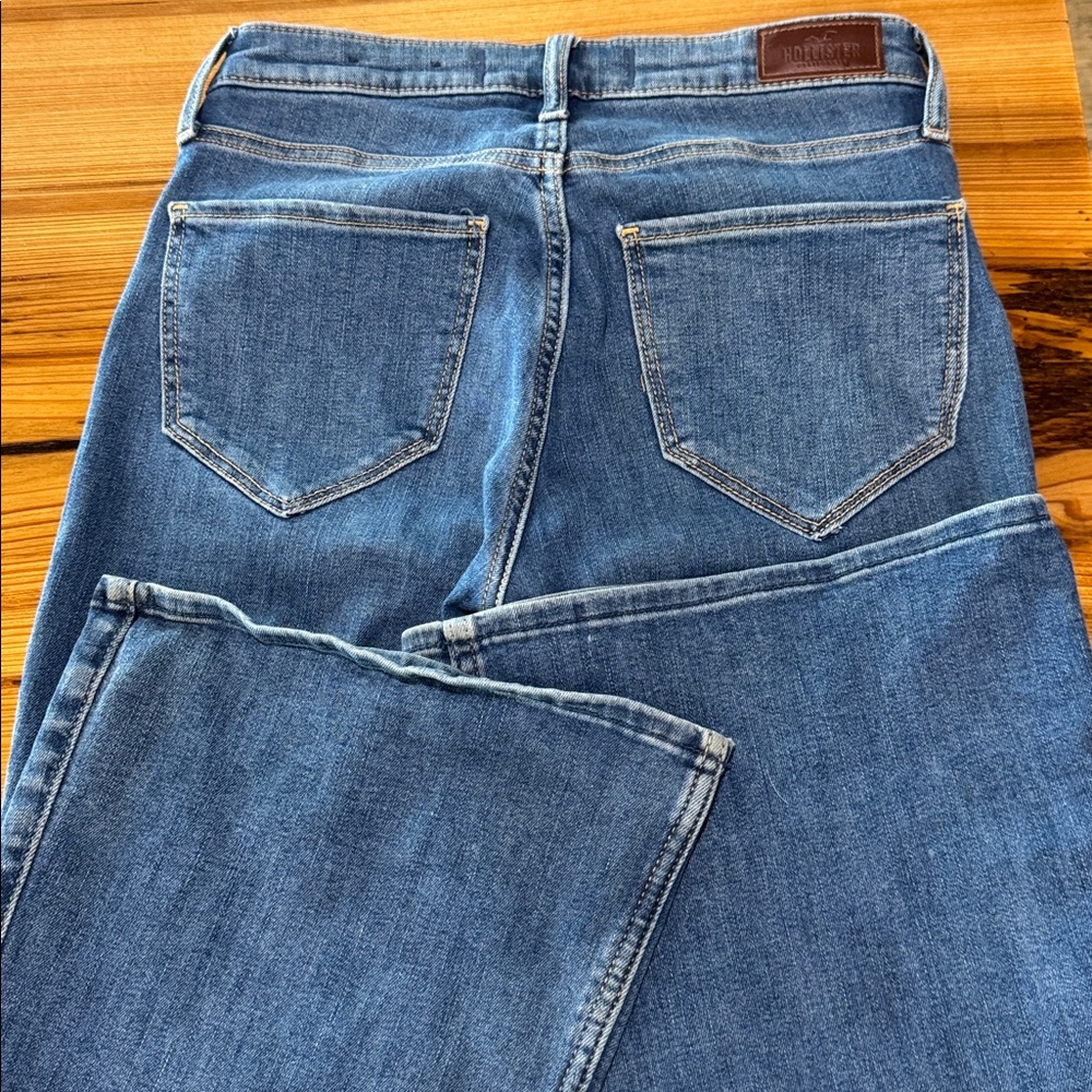Hollister High-Rise Flare Jeans in Blue - Picture 4 of 5